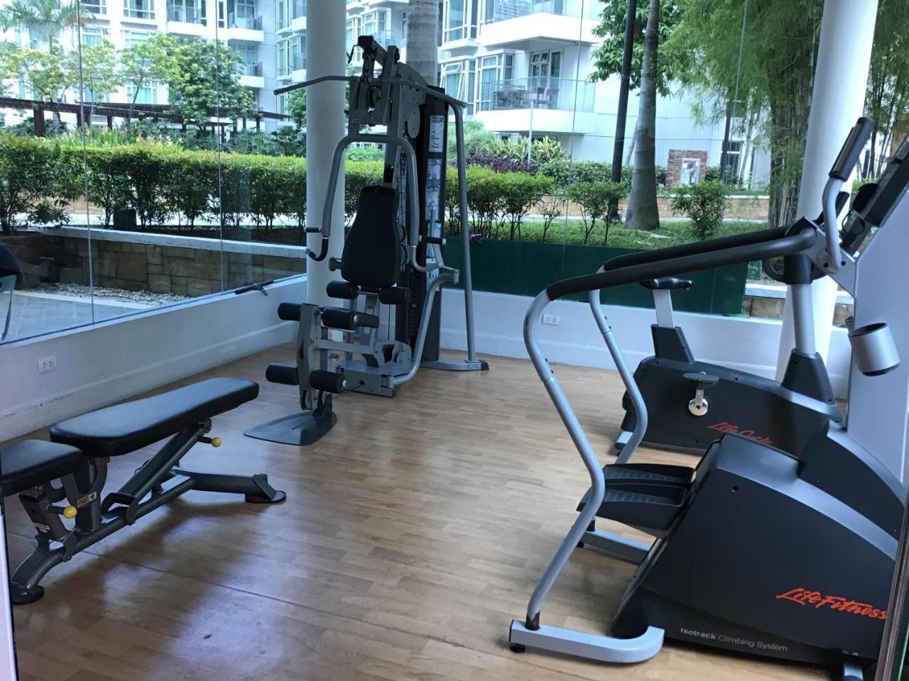 Condo At Parkside Villas Across The Airport 마닐라 외부 사진
